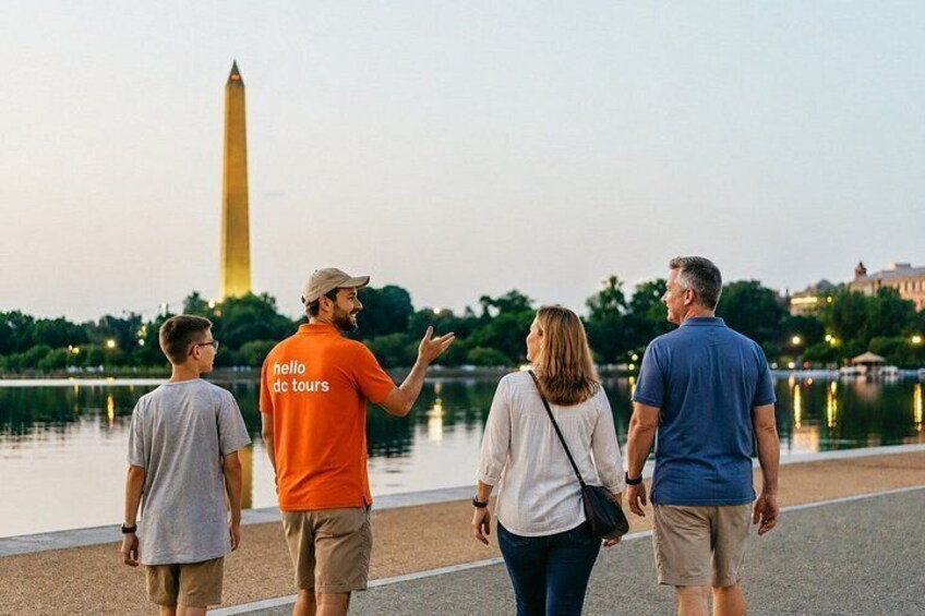 Washington DC: Small-Group Vintage Cart Monuments &Memorials Tour 2