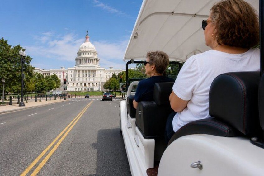 Washington DC: Small-Group Vintage Cart Monuments &Memorials Tour 1