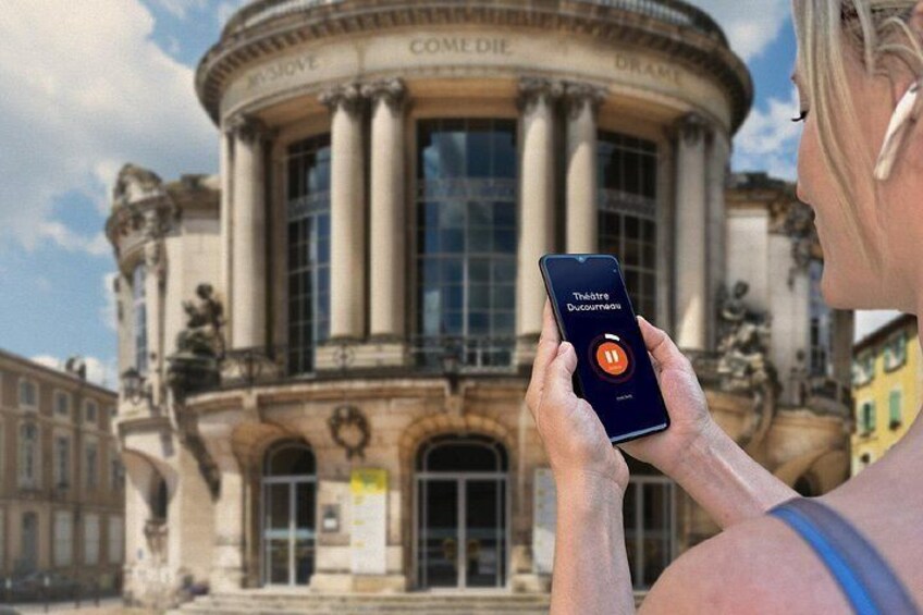Visit of Agen en Libre: In front of the neoclassical facade of the Théâtre Ducourneau, Place Wilson. 5