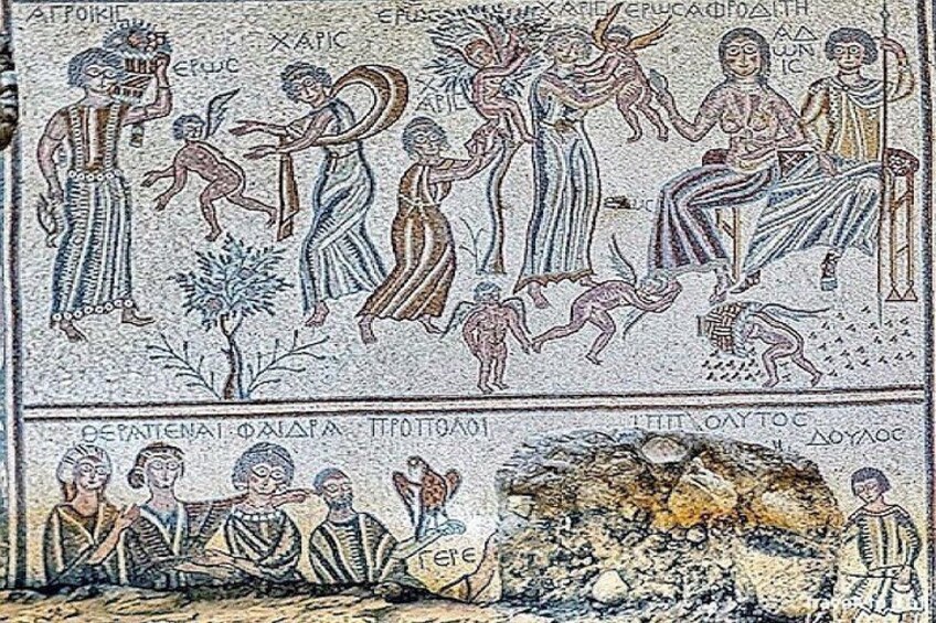 Un mosaico con figure umane e animali, raffigurante scene di vita quotidiana e mitologia. 5