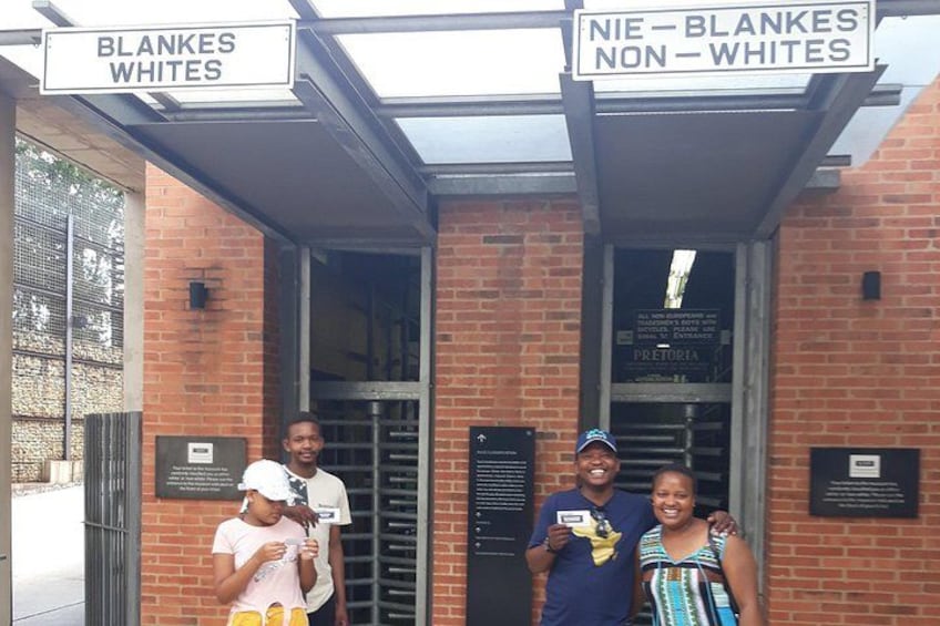 Soweto, Constitutional hill and Apartheid Museum tour 5