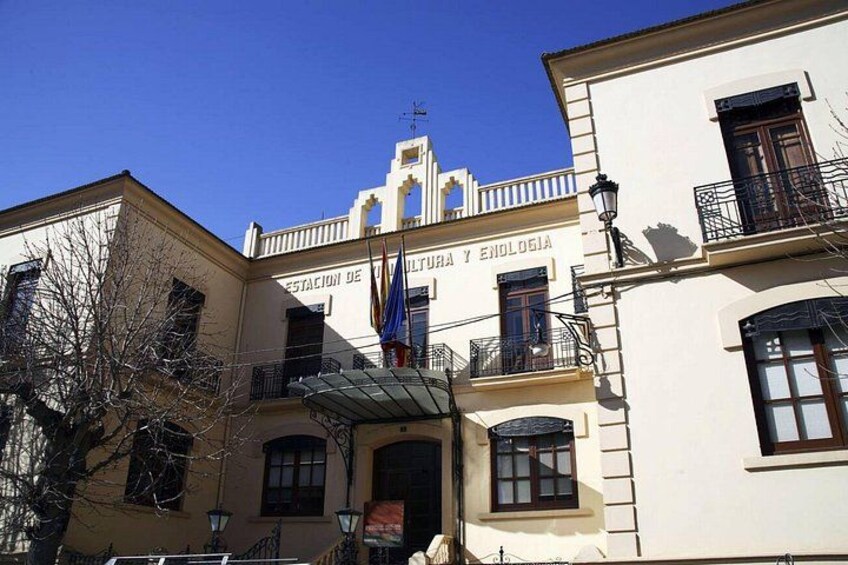 A building with a sign reading 'Estacion de Vigilancia y Enologia.' 2