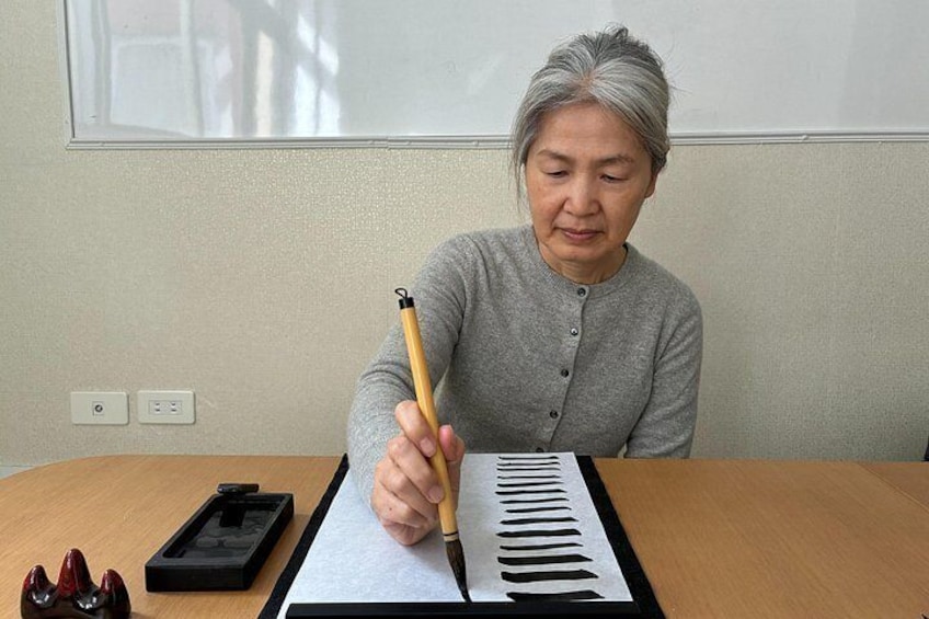 Tokyo: Private Calligraphy Class at Japanese Room in Shibuya 5
