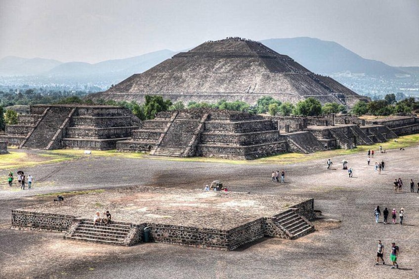From Mexico City Balloon Ride Over Pyramids with a Private Guide 3