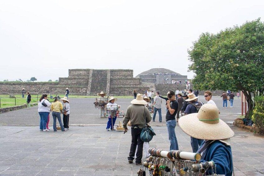 From Mexico City Balloon Ride Over Pyramids with a Private Guide 2