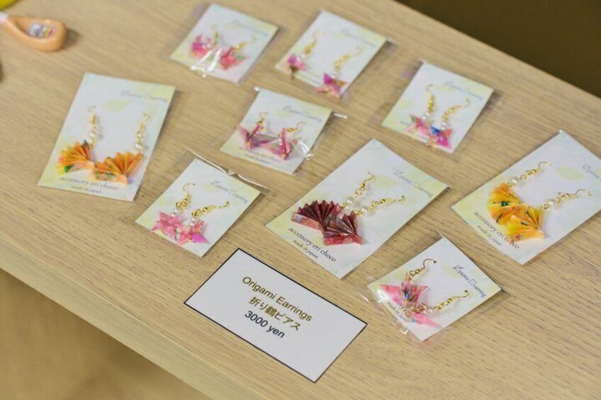 Tokyo: Create Your Own Handmade Origami Jewelry in Shinjuku 2