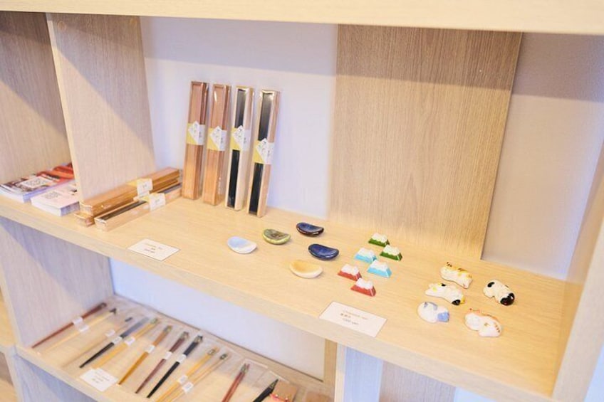 Tokyo: Create Your Own Handmade Origami Jewelry in Shinjuku 2