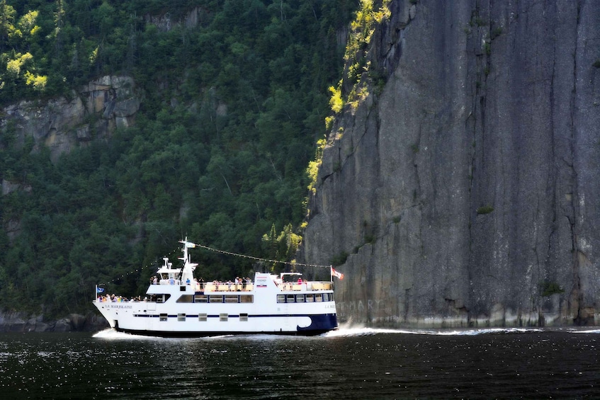 Picture 1 for Activity La Baie: 3-Hour Saguenay Fjord Classic Cruise with Guide 2