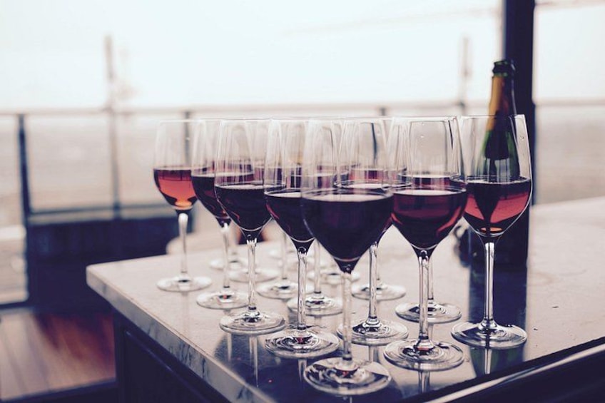 4-Hour Traverse City Sunset Wine Tour: 3 Wineries on Old Mission Peninsula 2