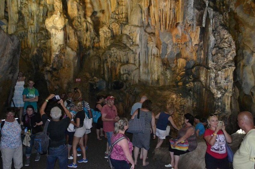 A short stop at a unique cave formation along the safari route. 2