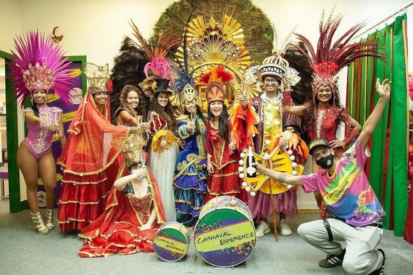 Bastidores do Carnaval do Rio Tour com Fantasia e Samba 1
