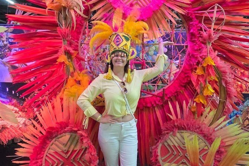 Bastidores do Carnaval do Rio Tour com Fantasia e Samba 4