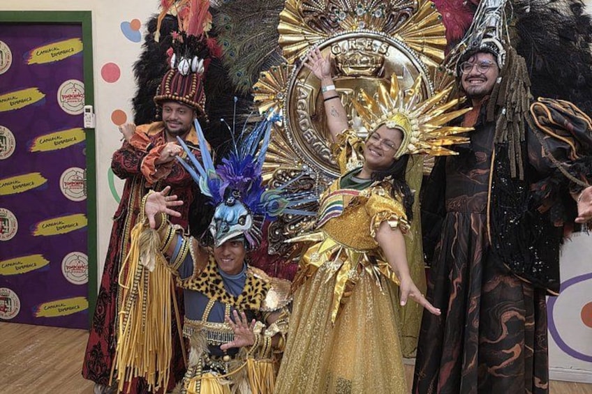 Bastidores do Carnaval do Rio Tour com Fantasia e Samba 5