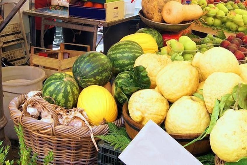 Stroll an authentic Italian market on this day trip to Italy from Cannes 5