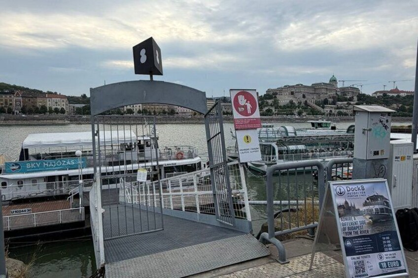 Budapest: No-frills Sightseeing Cruise downtown (d8) 2