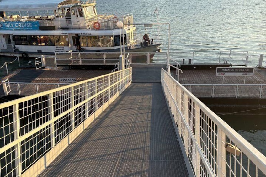 Budapest: No-frills Sightseeing Cruise downtown (d8) 2