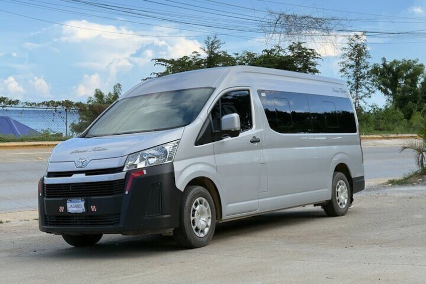 Coxen Hole Roatan Private Shuttle Tour 2