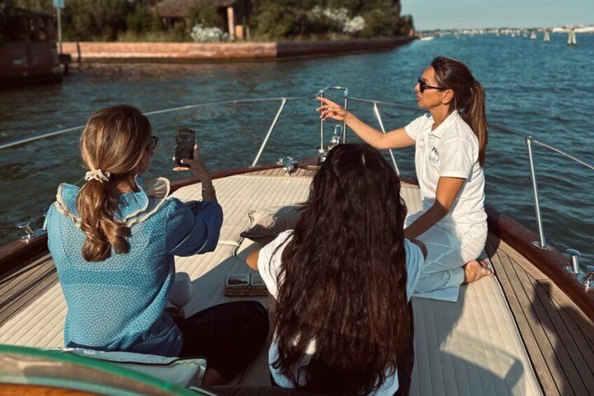 Luxury Boat Tour with Private Guide and Aperitif on Board 2 hours 5