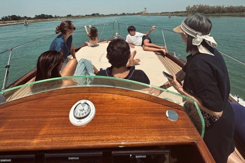 Luxury Boat Tour with Private Guide and Aperitif on Board 2 hours 3