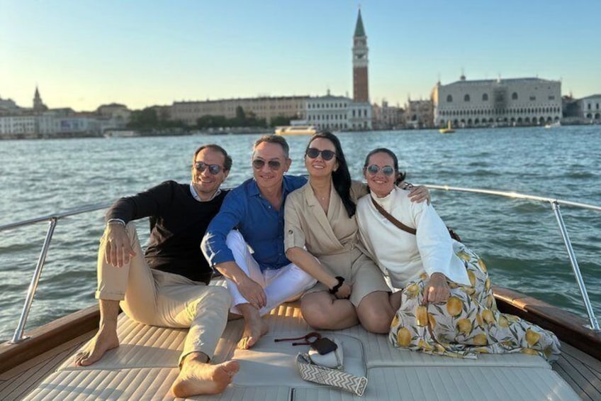 Luxury Boat Tour with Private Guide and Aperitif on Board 2 hours 4