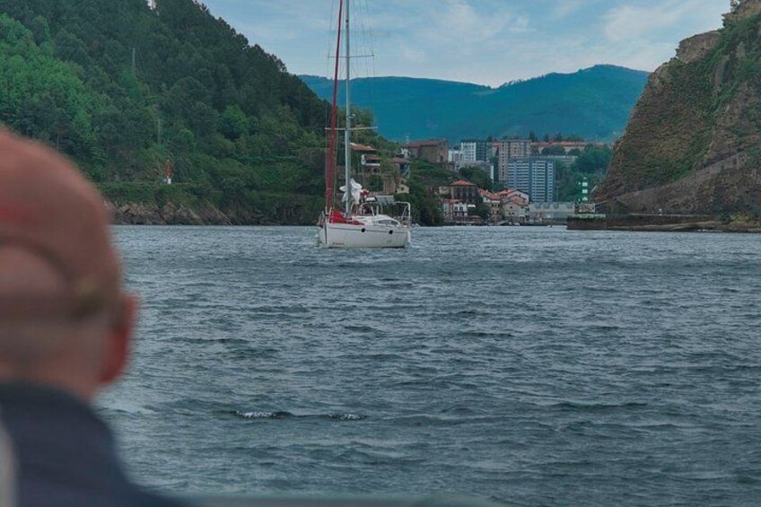 Pasaia expedition discovering the Spanish fjord by boat 3