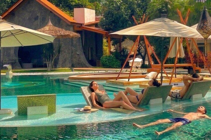 Wellness Day Pass: Private Tipi, Pool & Breakfast in El Laurel 1