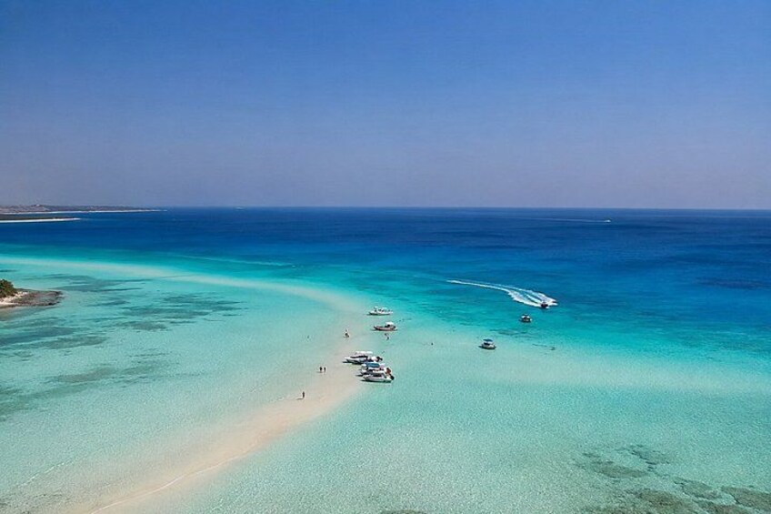 Hurghada: VIP Seafood Yacht to 3 Islands, Dolphins & Snorkeling 5