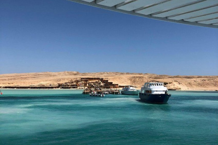 Hurghada: VIP Seafood Yacht to 3 Islands, Dolphins & Snorkeling 4