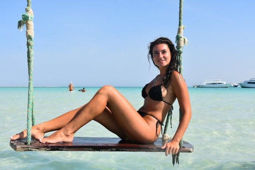 Hurghada: VIP Seafood Yacht to 3 Islands, Dolphins & Snorkeling 4