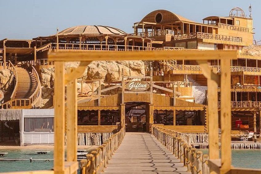 Hurghada: VIP Seafood Yacht to 3 Islands, Dolphins & Snorkeling 4