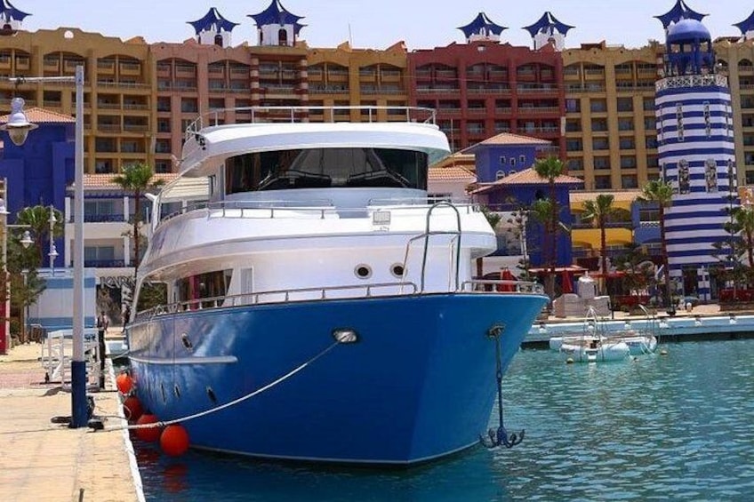 Hurghada: VIP Seafood Yacht to 3 Islands, Dolphins & Snorkeling 2