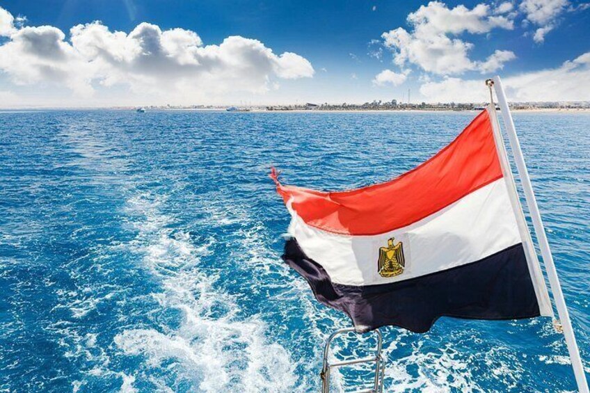 Hurghada: VIP Seafood Yacht to 3 Islands, Dolphins & Snorkeling 2