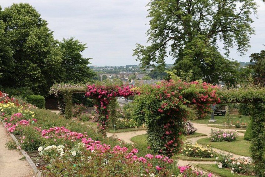 Jardin de la Perrine: The most beautiful viewpoint in the city, a green setting dedicated to the painter Douanier Rousseau. 3