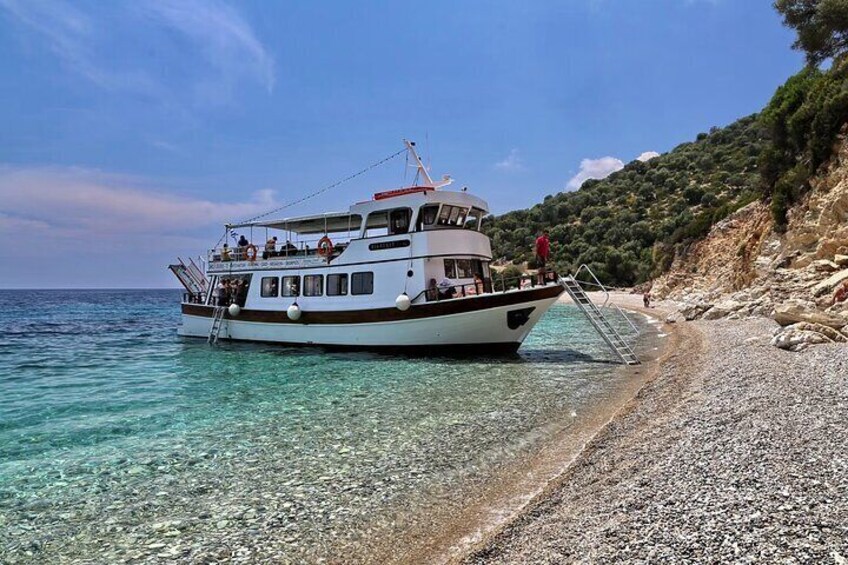 Lefkada Boat Tour Cave Papapnikolis Meganisi Scorpio Madouri 3