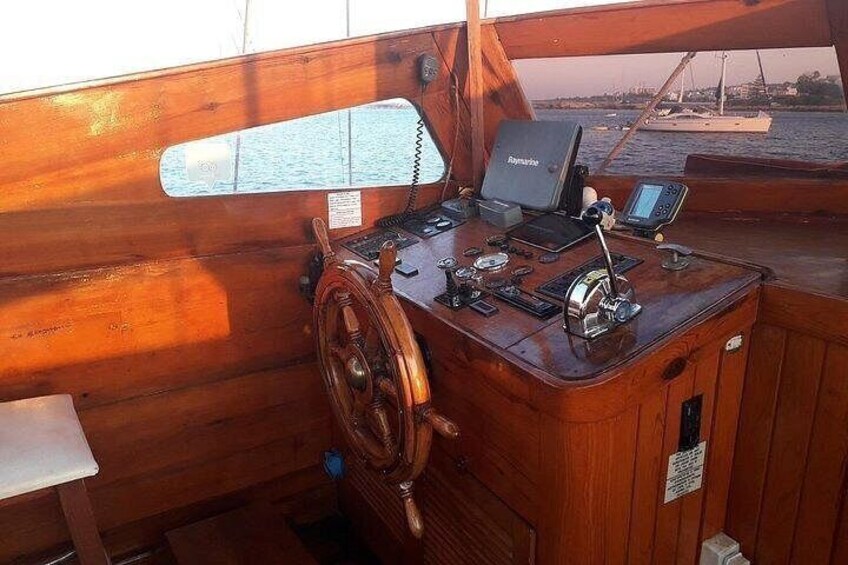 Private day sailing yacht cruise 4