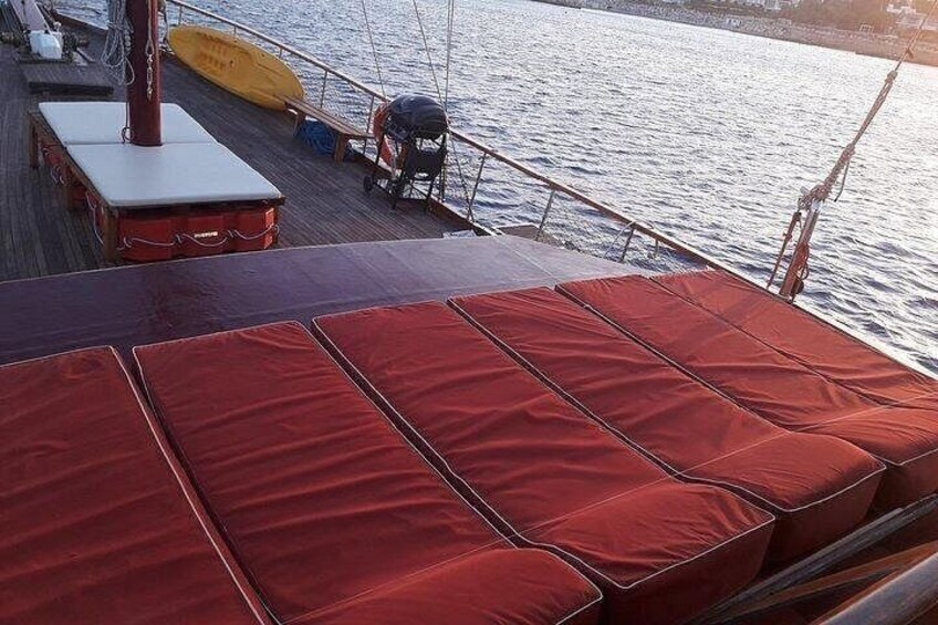 Private day sailing yacht cruise 3