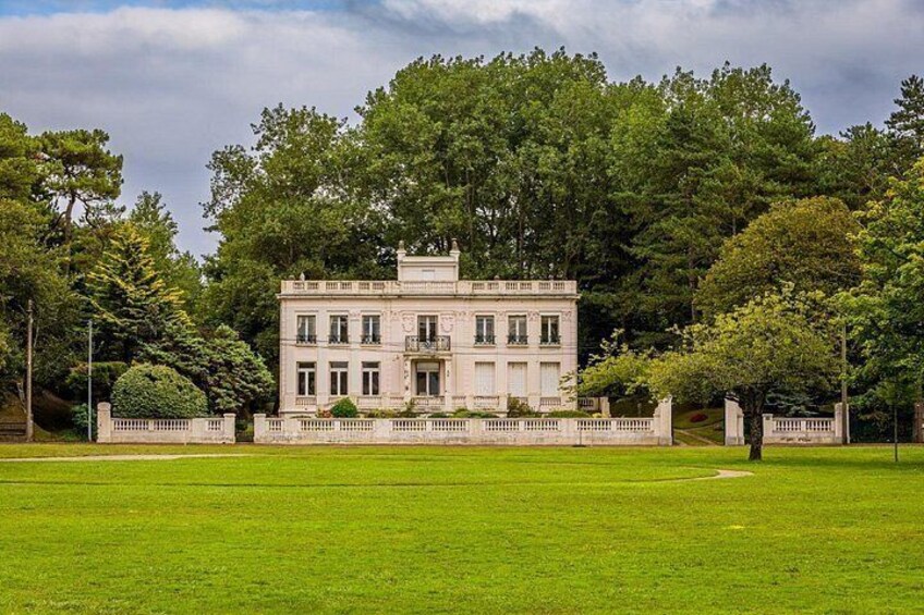 Villa Way Side: A sublime Villa nestled in the heart of the forest, home to Collections of Modern and Contemporary Art. 3