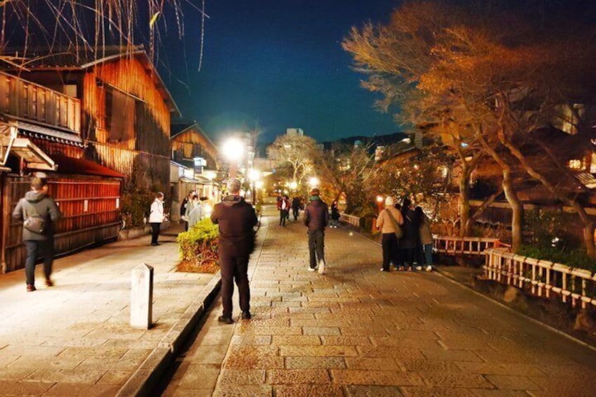 Kyoto: Small-Group Gion Geisha District Walking Tour 2