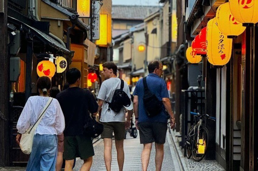 Kyoto: Small-Group Gion Geisha District Walking Tour 1