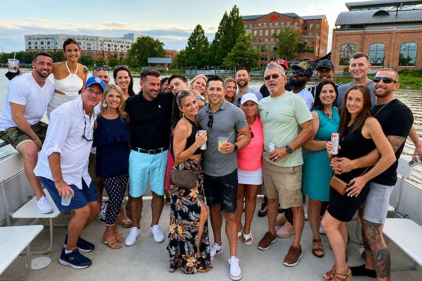 Wilmington: Aloha Hour Tropical Cruise 1