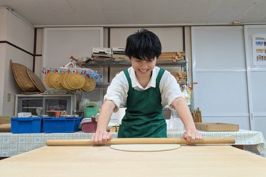 Authentic Tokyo Soba Making Experience with a Soba Chef 3