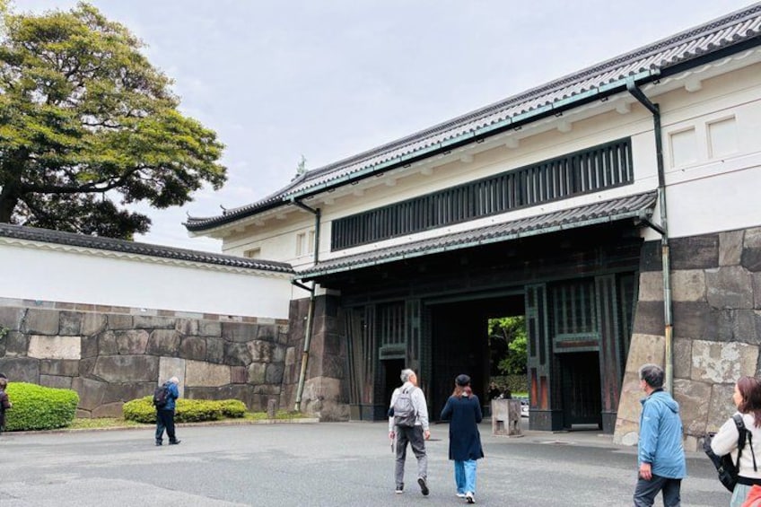 Tokyo Imperial Palace and Shogun Castle Walking Tour 2