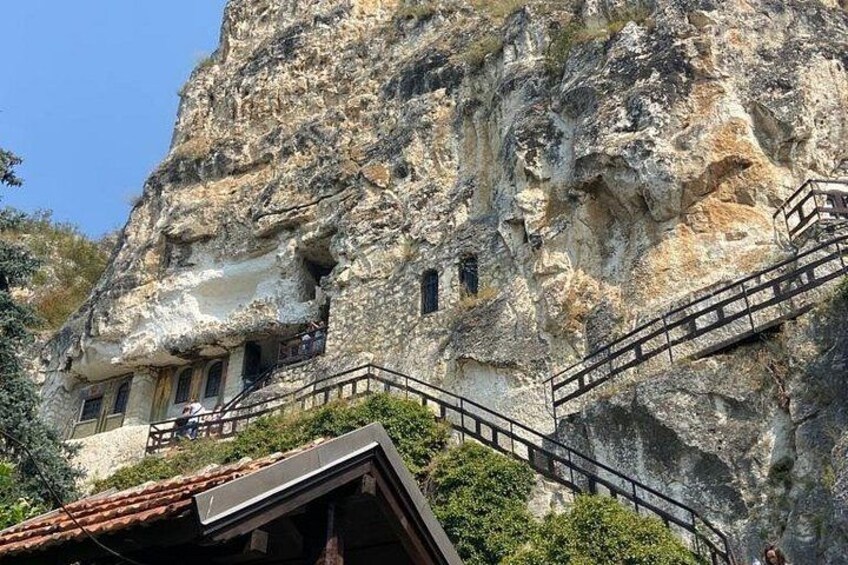 Day Trip to Bulgaria and Veliko Tarnovo from Bucharest 2