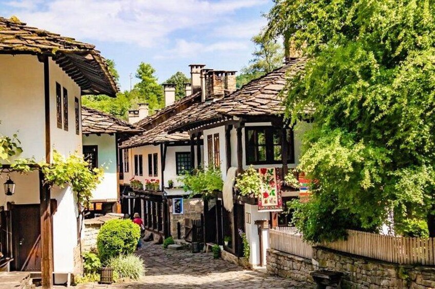 Day Trip to Bulgaria and Veliko Tarnovo from Bucharest 2