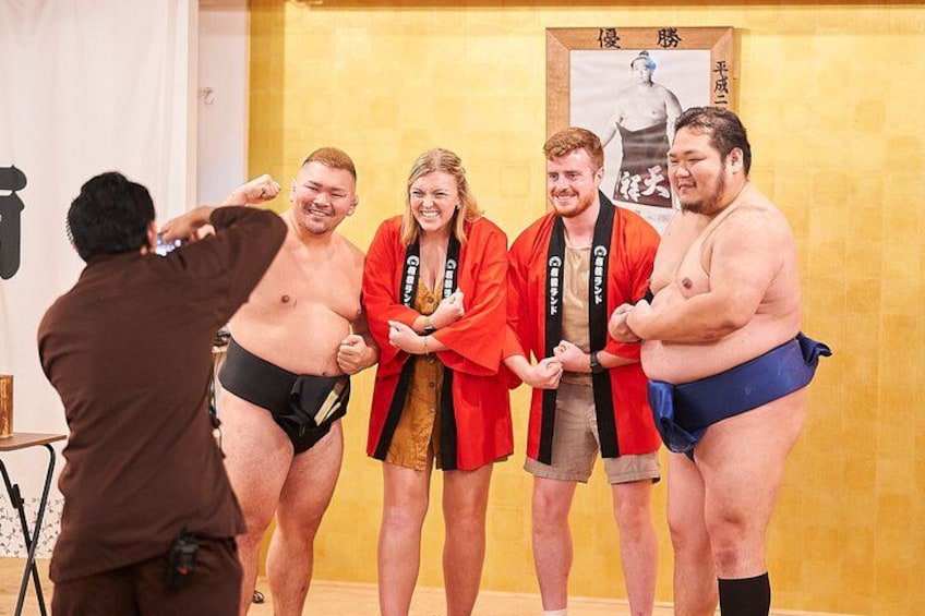 Take a commemorative photo with a pro sumo wrestler!
A once-in-a-lifetime memory! 5