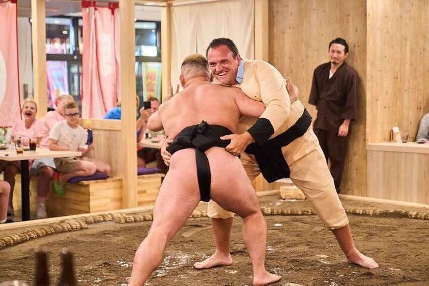 Challenge a Pro Sumo Wrestler! 3