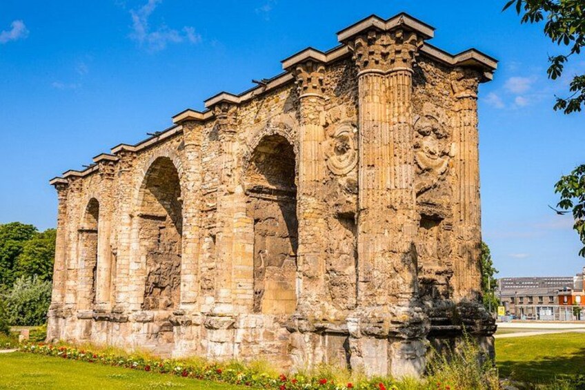 Mars Gate: The largest triumphal arch in the Roman world (3rd century), a spectacular vestige of ancient Durocortorum. 3