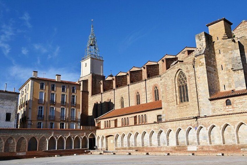 Campo Santo: The largest and oldest medieval cloister-cemetery in France, next to the Cathedral of Saint John the Baptist. 1