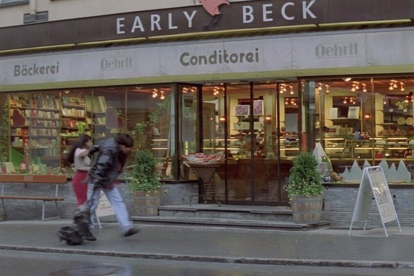 A storefront named 'EARLY BECK' with visible sections labeled 'Bäckerei,' 'Oehrrl,' and 'Conditorei.' 3