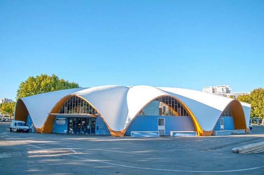 Central Point of Sale: The bold architecture in the shape of a shell (or parachute), classified as a historic monument. 2